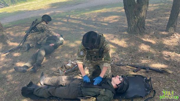 У НАВС провели відкрите заняття з тактичної медицини в умовах, наближених до бойових У НАВС провели відкрите заняття з тактичної медицини в умовах, наближених до бойових