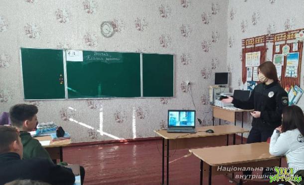 Курсанти ННІ № 1 НАВС – активісти акції «Відвідай рідну школу» Курсанти ННІ № 1 НАВС – активісти акції «Відвідай рідну школу»