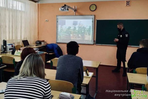 Курсанти ННІ № 1 НАВС – активісти акції «Відвідай рідну школу» Курсанти ННІ № 1 НАВС – активісти акції «Відвідай рідну школу»