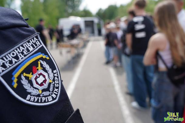 День відкритих дверей у навчально-науковому інституті поліцейської діяльності НАВС День відкритих дверей у навчально-науковому інституті поліцейської діяльності НАВС