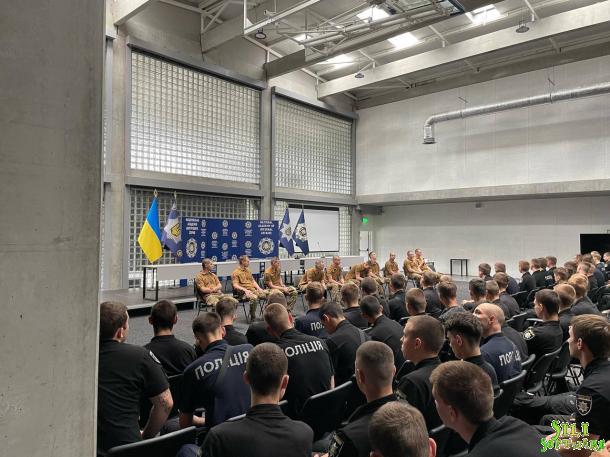 «Зустріч без краваток»: курсанти НАВС і Київського інституту Національної гвардії України обмінялися досвідом до Дня Конституції «Зустріч без краваток»: курсанти НАВС і Київського інституту Національної гвардії України обмінялися досвідом до Дня Конституції