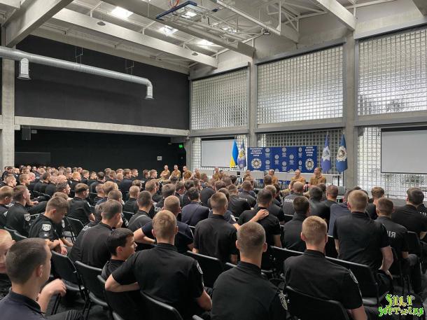 «Зустріч без краваток»: курсанти НАВС і Київського інституту Національної гвардії України обмінялися досвідом до Дня Конституції «Зустріч без краваток»: курсанти НАВС і Київського інституту Національної гвардії України обмінялися досвідом до Дня Конституції