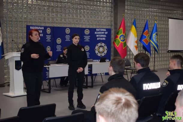 Курсанти обговорили стандарти захисту прав людини в діяльності поліції Курсанти обговорили стандарти захисту прав людини в діяльності поліції