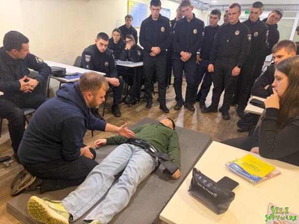 Практичні заняття з тактичної підготовки в НАВС: курсанти відпрацювали алгоритм MARCH на інноваційних засобах домедичної допомоги Практичні заняття з тактичної підготовки в НАВС: курсанти відпрацювали алгоритм MARCH на інноваційних засобах домедичної допомоги