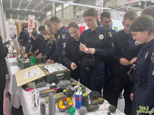 Майбутнє – за передовими технологіями: курсанти НАВС відвідали виставку Expert Security – 2025 Майбутнє – за передовими технологіями: курсанти НАВС відвідали виставку Expert Security – 2025