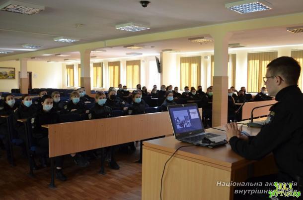 Особовий склад ННІ № 1 НАВС вшанував пам'ять жертв Бабиного Яру Особовий склад ННІ № 1 НАВС вшанував пам'ять жертв Бабиного Яру