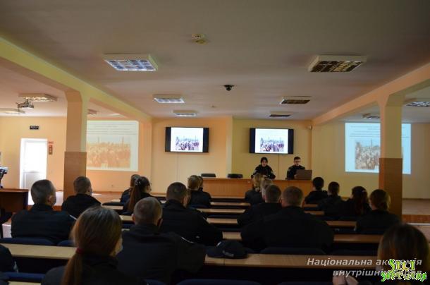 Особовий склад ННІ № 1 НАВС вшанував пам'ять жертв Бабиного Яру Особовий склад ННІ № 1 НАВС вшанував пам'ять жертв Бабиного Яру