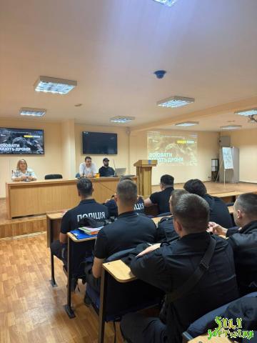 Курсанти НАВС зустрілися з військовослужбовцями полку «Яструби» Курсанти НАВС зустрілися з військовослужбовцями полку «Яструби»