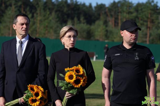 Вшановуємо сьогодні — пам’ятаємо щодня Вшановуємо сьогодні — пам’ятаємо щодня