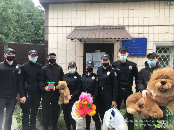 Курсанти ННІ № 1 НАВС з нагоди Міжнародного дня захисту дітей відвідали Святошинський дитячий будинок-інтернат Курсанти ННІ № 1 НАВС з нагоди Міжнародного дня захисту дітей відвідали Святошинський дитячий будинок-інтернат