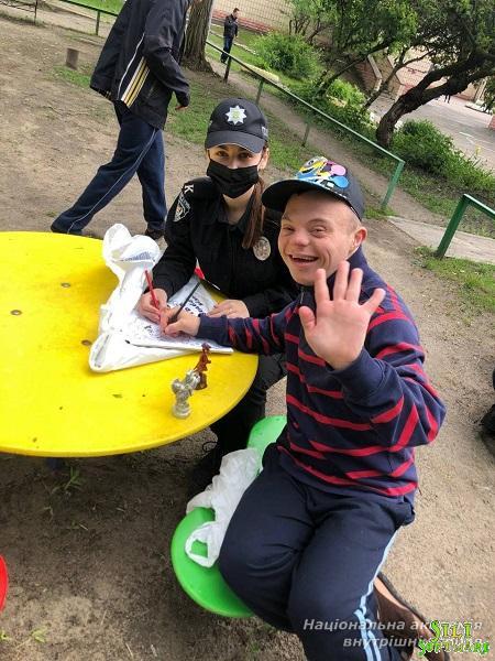 Курсанти ННІ № 1 НАВС з нагоди Міжнародного дня захисту дітей відвідали Святошинський дитячий будинок-інтернат Курсанти ННІ № 1 НАВС з нагоди Міжнародного дня захисту дітей відвідали Святошинський дитячий будинок-інтернат
