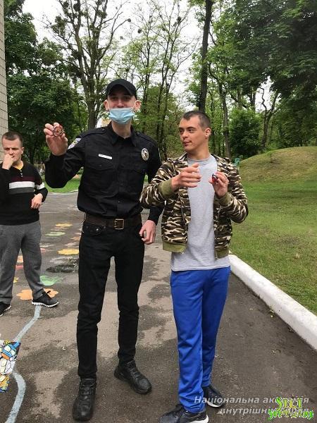 Курсанти ННІ № 1 НАВС з нагоди Міжнародного дня захисту дітей відвідали Святошинський дитячий будинок-інтернат Курсанти ННІ № 1 НАВС з нагоди Міжнародного дня захисту дітей відвідали Святошинський дитячий будинок-інтернат